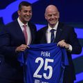 Infantino i-a oferit un tricou președintelui Paraguayului, Santiago Pena