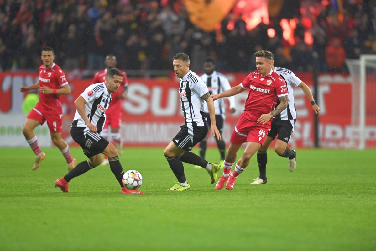 Dinamo intră la negocieri pentru 3 jucători din Superliga! Transferurile dorite de Kopic: unul este și în vederile lui Mircea Lucescu