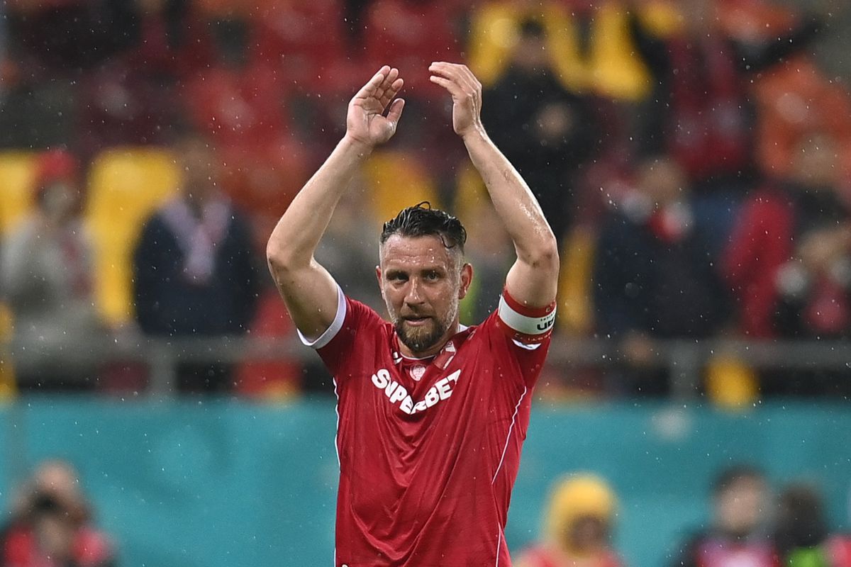 Dinamo intră la negocieri pentru 3 jucători din Superliga! Transferurile dorite de Kopic: unul este și în vederile lui Mircea Lucescu