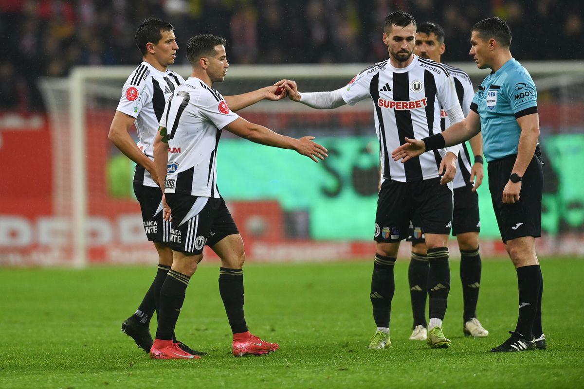 Dinamo intră la negocieri pentru 3 jucători din Superliga! Transferurile dorite de Kopic: unul este și în vederile lui Mircea Lucescu