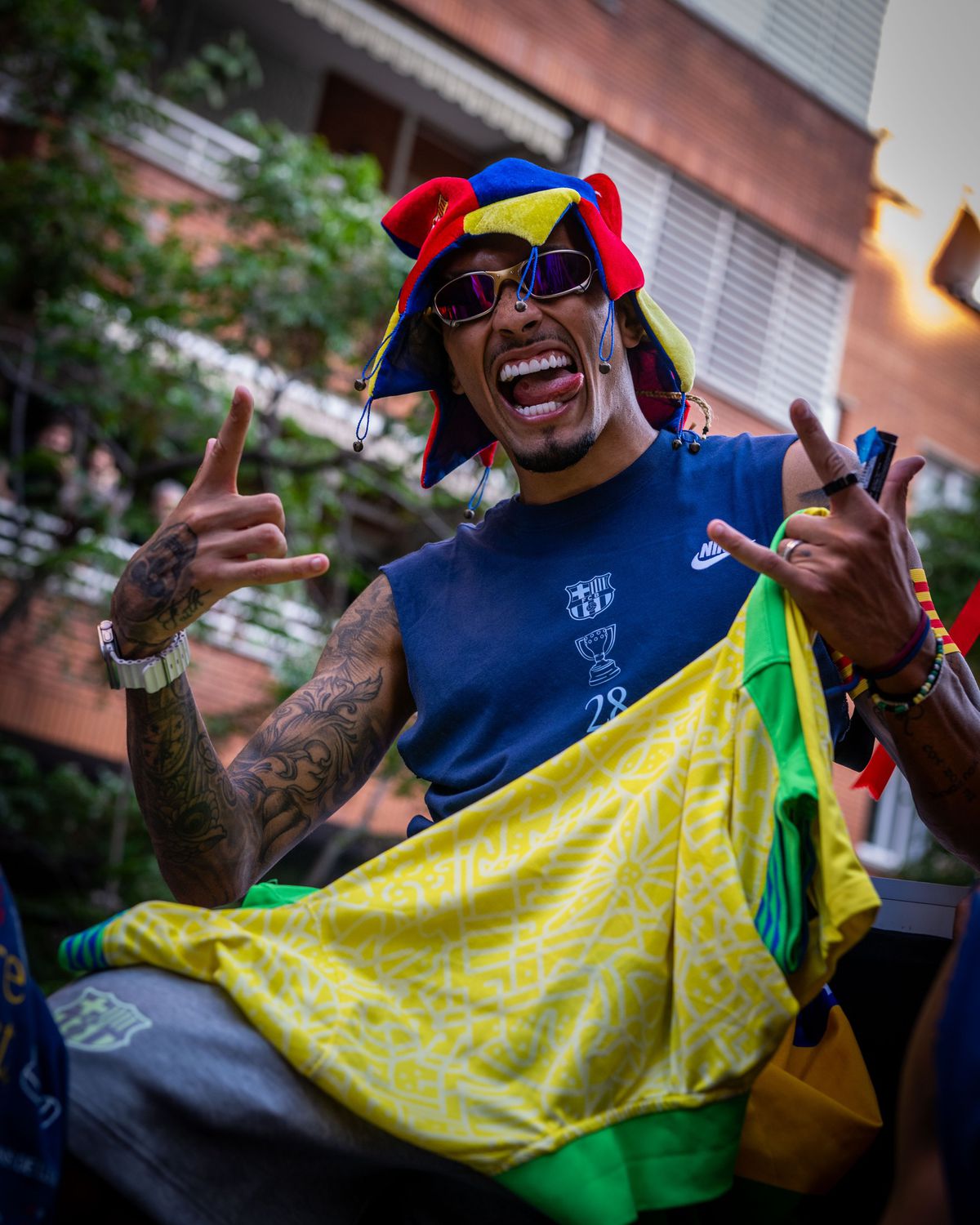 Marea sărbătoare a Barcelonei, aproape de a se transforma într-o dramă » Jucătorul a căzut din autocar, în timpul paradei