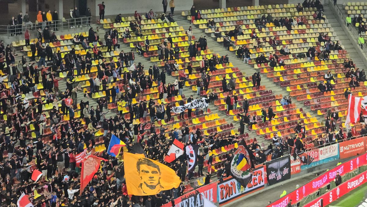 Suporterii lui Dinamo cu U Cluj