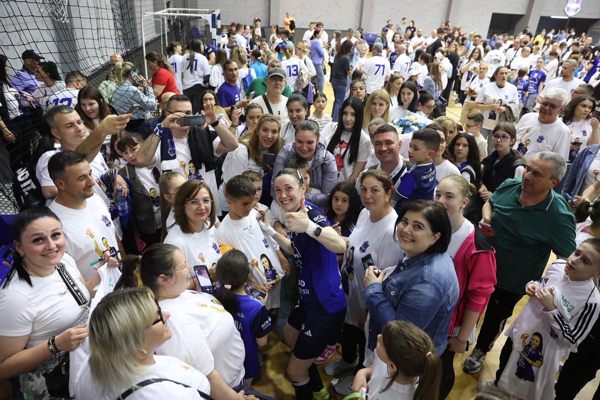 Scenografie nemaivăzută în handbalul românesc » Au avut parte de o surpriză superbă la ultimul meci jucat în fața propriilor suporteri