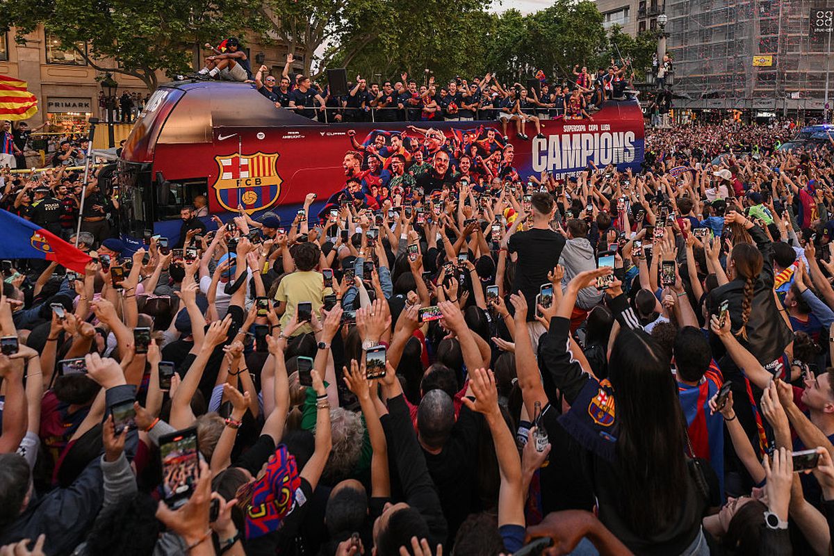 Imagini de la petrecerea de titlu a celor de la FC Barcelona