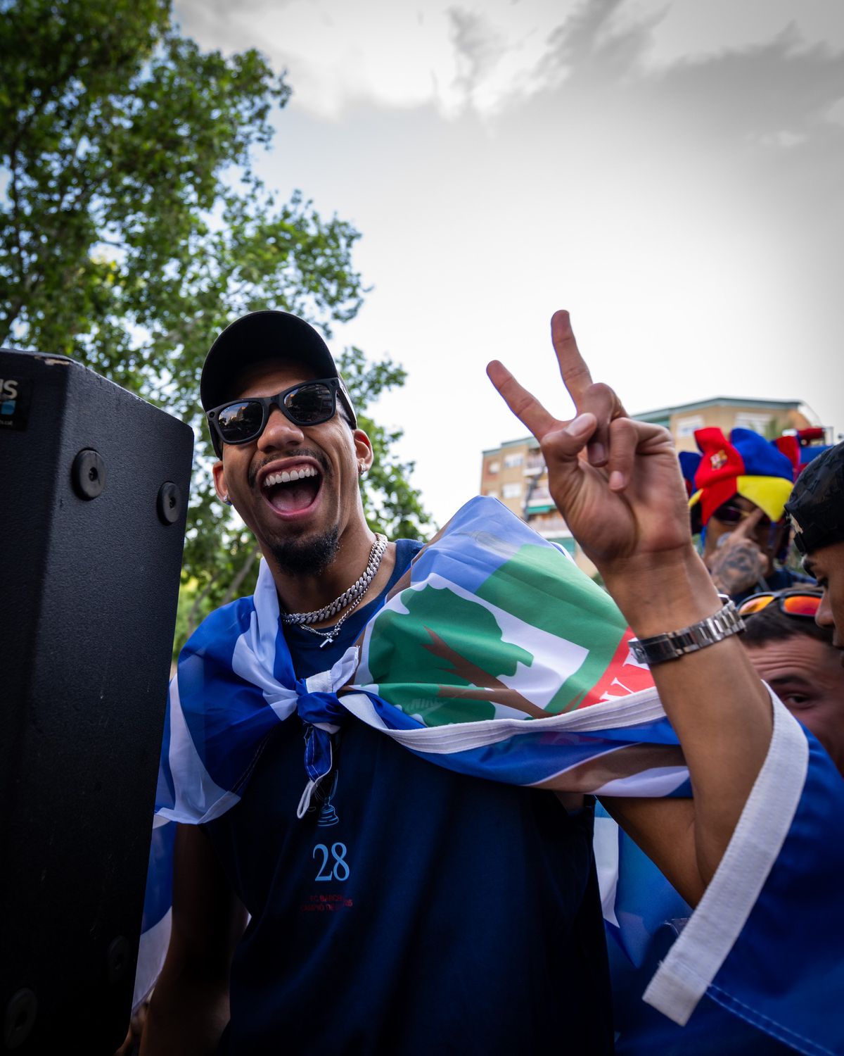 Marea sărbătoare a Barcelonei, aproape de a se transforma într-o dramă » Jucătorul a căzut din autocar, în timpul paradei