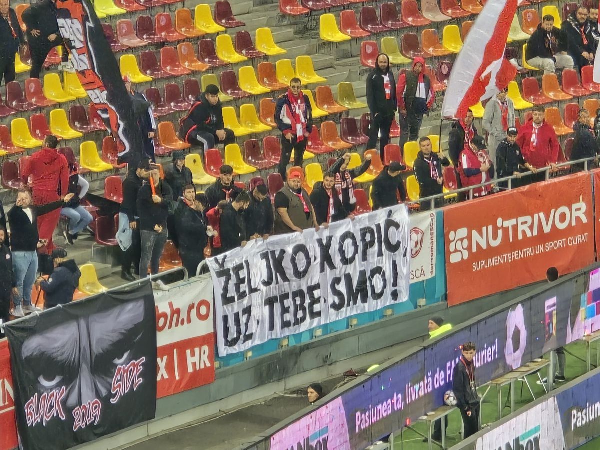 Suporterii lui Dinamo cu U Cluj