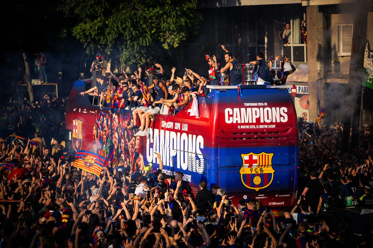 Imagini de la petrecerea de titlu a celor de la FC Barcelona
