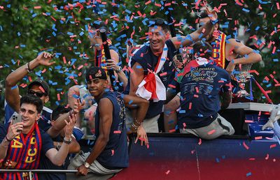 Barcelona a sărbătorit în stil mare titlul din LaLiga » 700.000 de oameni pe străzi, Lamine Yamal show și în autocar