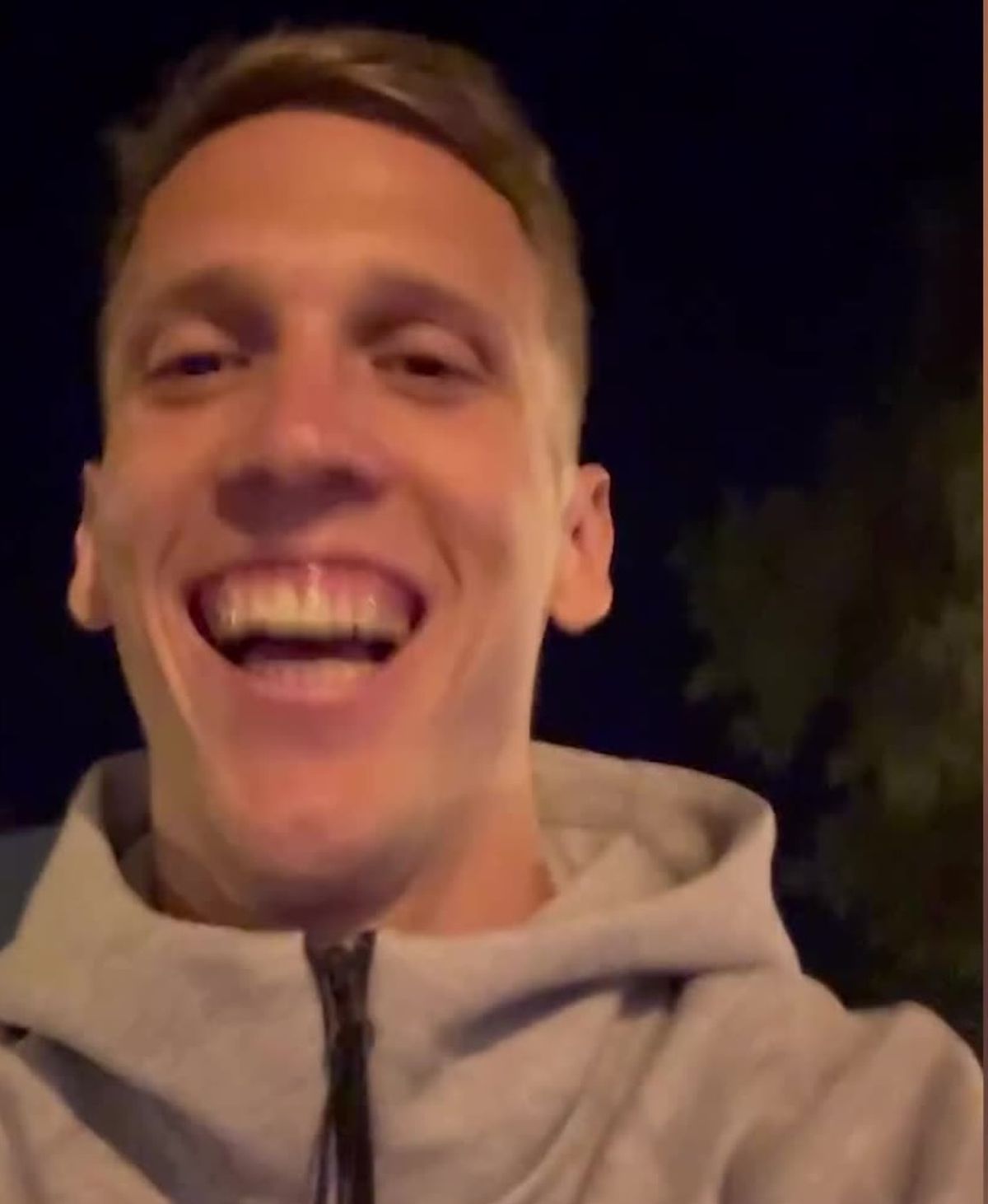 Imaginile serii după ce Barcelona a devenit campioană » 4 jucători s-au dus cu bicicleta la colegul din spital