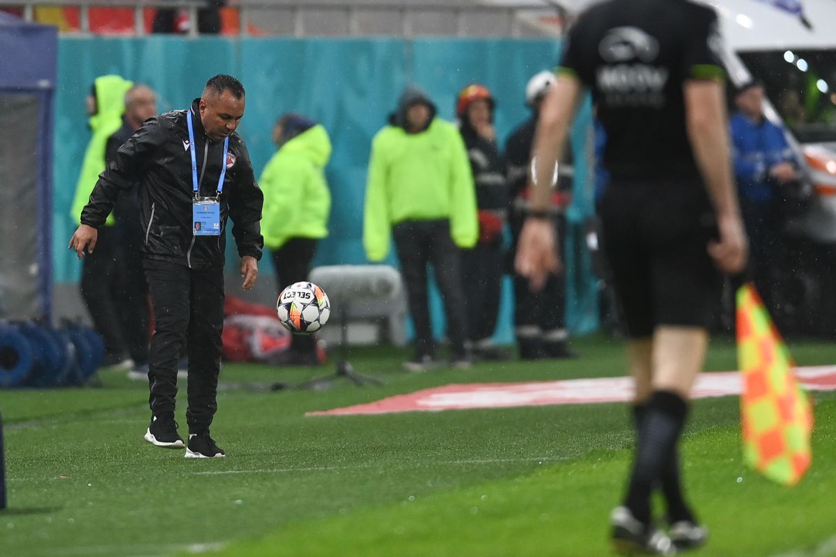 Dinamo intră la negocieri pentru 3 jucători din Superliga! Transferurile dorite de Kopic: unul este și în vederile lui Mircea Lucescu