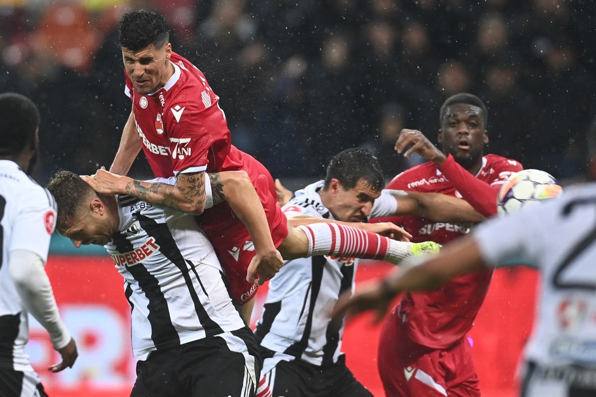 Dinamo intră la negocieri pentru 3 jucători din Superliga! Transferurile dorite de Kopic: unul este și în vederile lui Mircea Lucescu