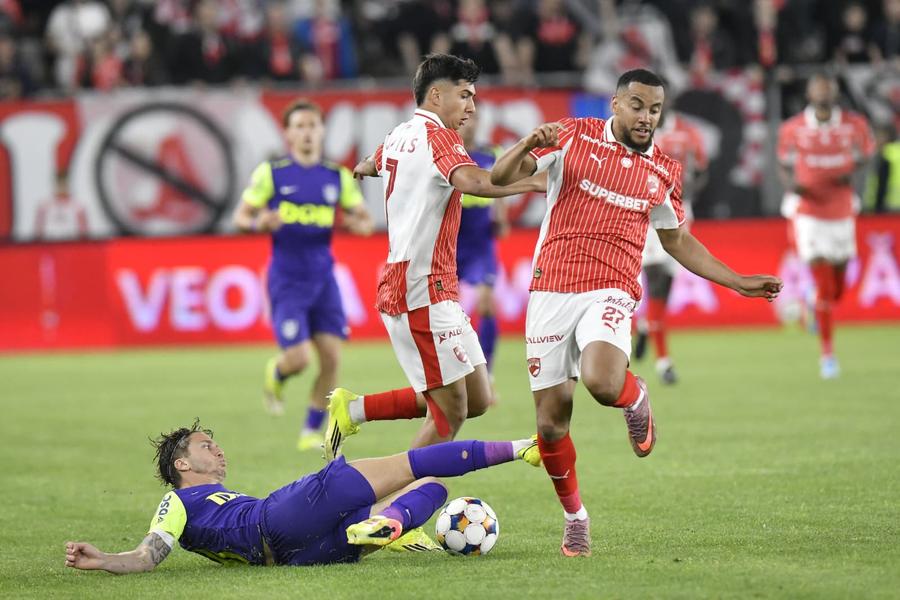 Maxime Sivis // foto: Cristi Preda (GSP) Trei pentru un loc » Peste cine ar putea da Dinamo, FCSB sau FC Botoșani în Conference League