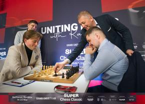 Primele victorii la Super Chess Classic România 2026:  Praggnanandhaa, Keymer și Vachier-Lagrave conduc după runda a II-a