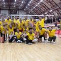 Voleibaliștii de la Dinamo sărbătorind tilul cu numărul 200 FOTO FRV