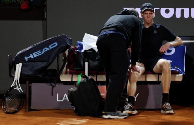 Imaginile cu Jannik Sinner din semifinala de la Roma, explicate de Flavia Pennetta: „Părea că trece printr-o criză de anxietate”
