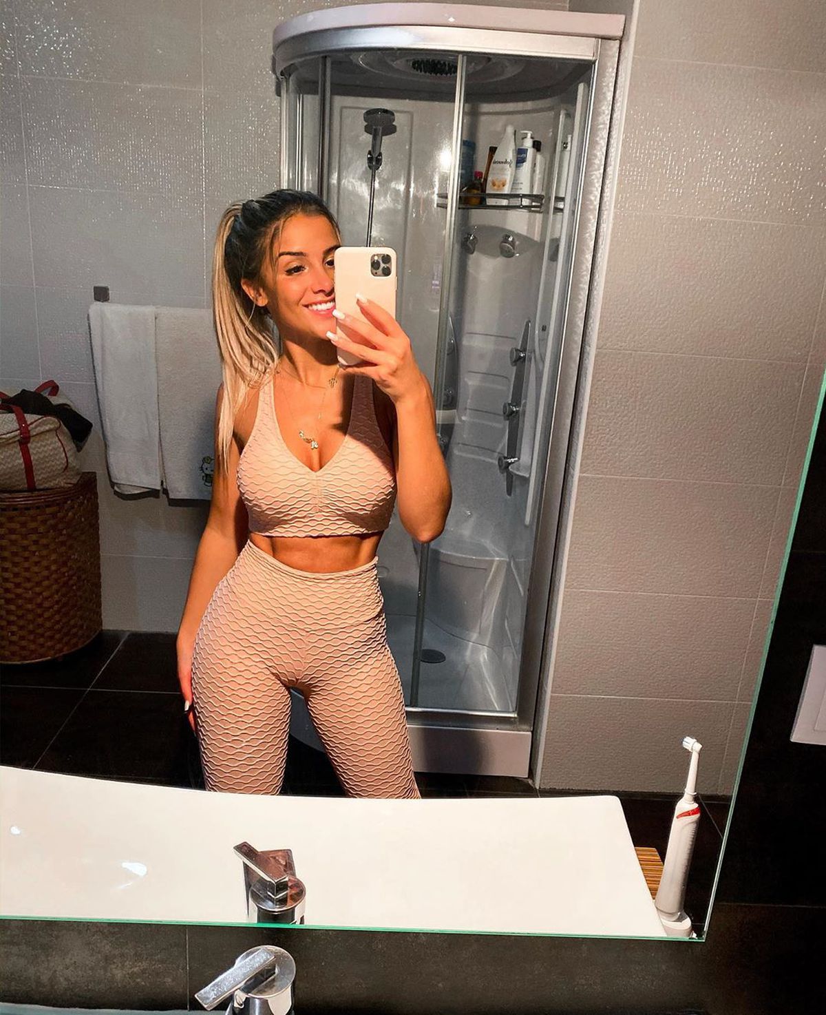 FOTO Andreia este din nou singură: s-a despărțit după mai bine de 4 ani de iubitul fotbalist