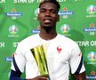 Paul Pogba și trofeul oferit pentru omul meciului Franța - Germania