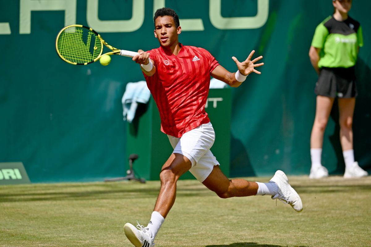 Surpriză majoră la Noventi Open » Roger Federer, de 10 ori campion la turneul din Halle, eliminat în turul 2!