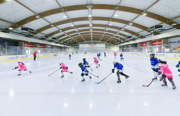 Prima competiție internațională de hochei pentru juniori din România se desfășoară la Patinoarul Allianz-Țiriac Arena