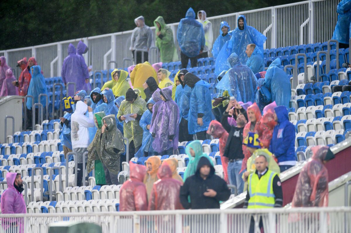 Primire ostilă pentru naționala României: kosovarii ne-au fluierat imnul! Ce a remarcat jurnalistul GSP aflat la masa presei