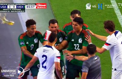 Haos total în SUA - Mexic: 4 eliminări, scandări homofobe, meci oprit