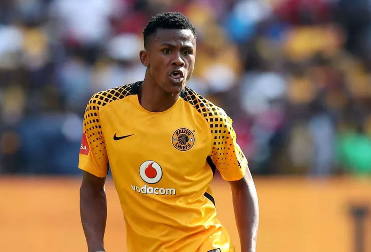 Una caldă, alta rece pentru FCSB: a ajuns Mihai Pintilii, dar întârzie Siyabonga Ngezana » Noua problemă care-l împiedică pe sud-african să se alăture bucureștenilor