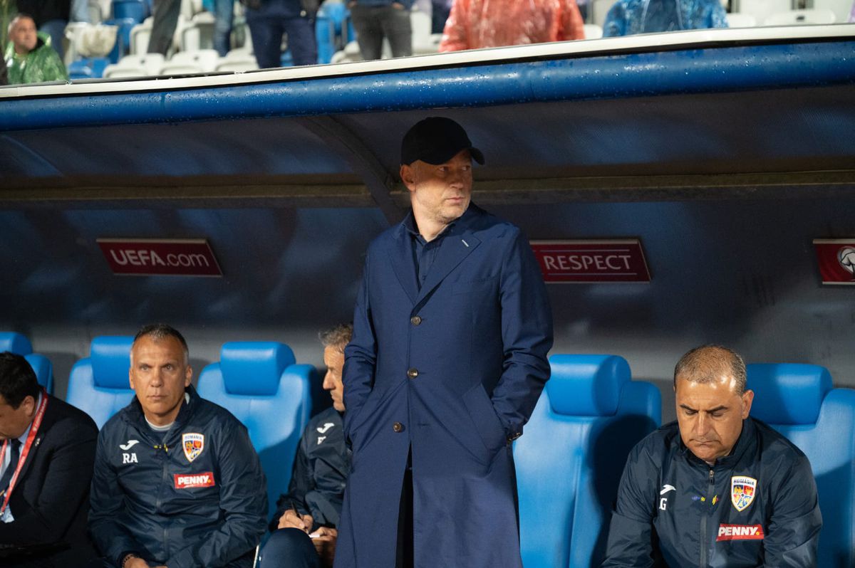 Cornel Dinu a făcut praf doi titulari ai României: „După nume cred că e mai mult la vânătoare decât pe terenul de fotbal” + „Nu poate fi primit nici în Camora napoletană”