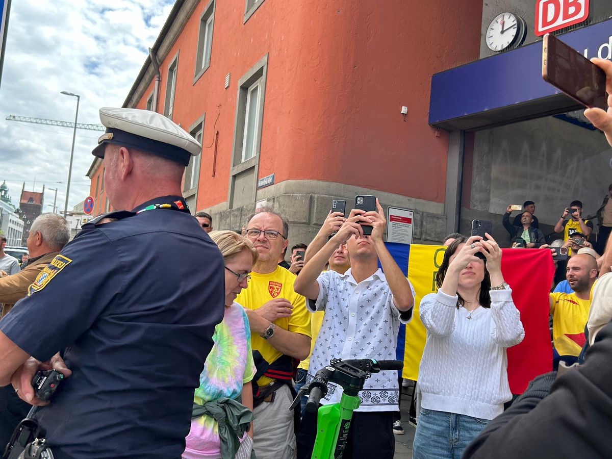 „Tricolorii” au descins în Munchen! Întâmpinați de zeci de români cu urale și cântece + Imagini elocvente cu Edi Iordănescu: apăsat și de ziua lui