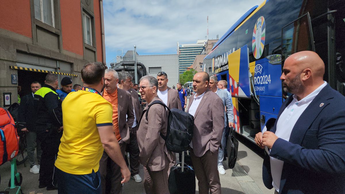 „Tricolorii” au descins în Munchen! Întâmpinați de zeci de români cu urale și cântece + Imagini elocvente cu Edi Iordănescu: apăsat și de ziua lui