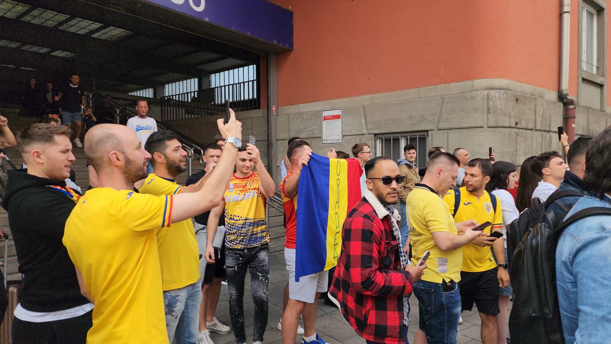 „Tricolorii” au descins în Munchen! Întâmpinați de zeci de români cu urale și cântece + Imagini elocvente cu Edi Iordănescu: apăsat și de ziua lui