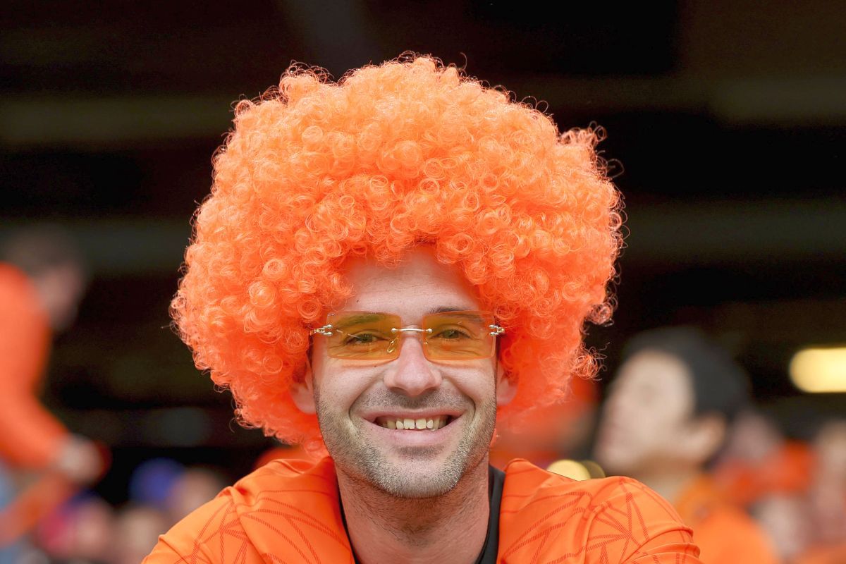 Suporterii Olandei, la înălțime înaintea meciului cu Polonia. Imagini cu marea „Oranj” prezentă pe Volksparkstadion