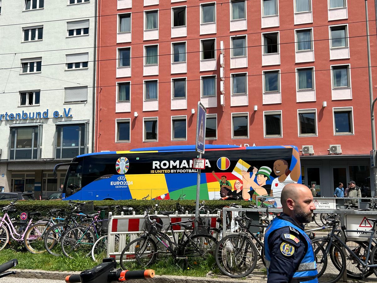 „Tricolorii” au descins în Munchen! Întâmpinați de zeci de români cu urale și cântece + Imagini elocvente cu Edi Iordănescu: apăsat și de ziua lui