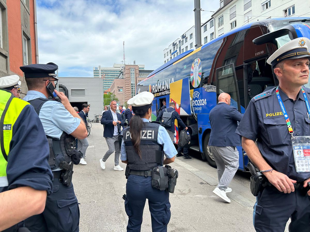 „Tricolorii” au descins în Munchen! Întâmpinați de zeci de români cu urale și cântece + Imagini elocvente cu Edi Iordănescu: apăsat și de ziua lui