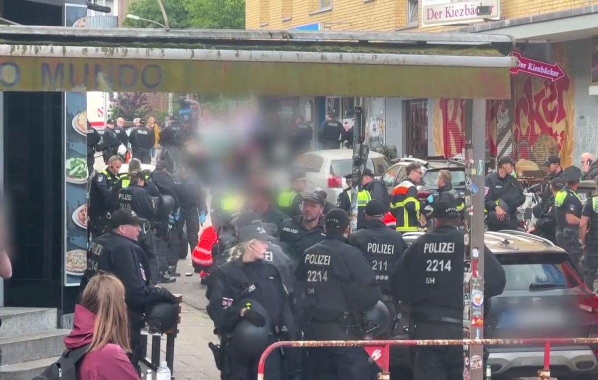 Incident major la Hamburg! A încercat să atace fanii cu un topor și a fost împușcat de Poliție, înainte de Polonia - Olanda. Atenție, imagini șocante!