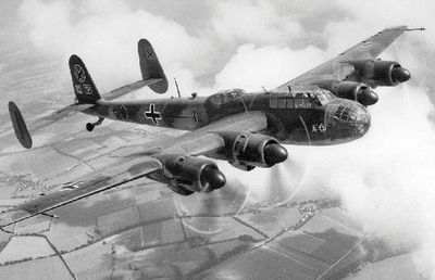 „Nu fiți nemernici!” » Cântecul englezilor i-a scos din minți pe nemți, Nigel Farage îl aprobă: „Și ce dacă e de război? Să aibă simțul umorului!”