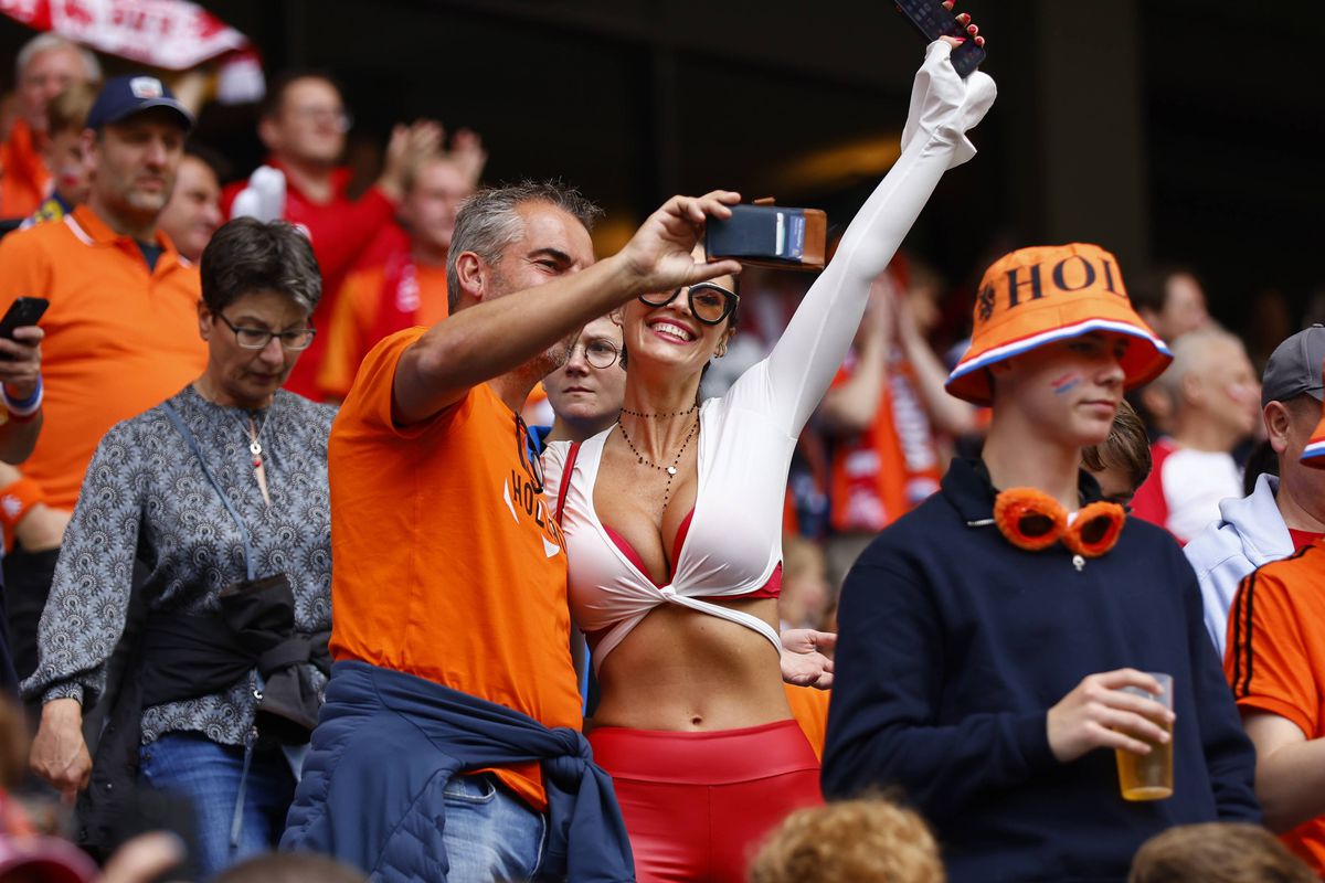 S-a ținut de cuvânt » Ce s-a întâmplat când senzația din Polonia a ajuns în mijlocul olandezilor la EURO 2024
