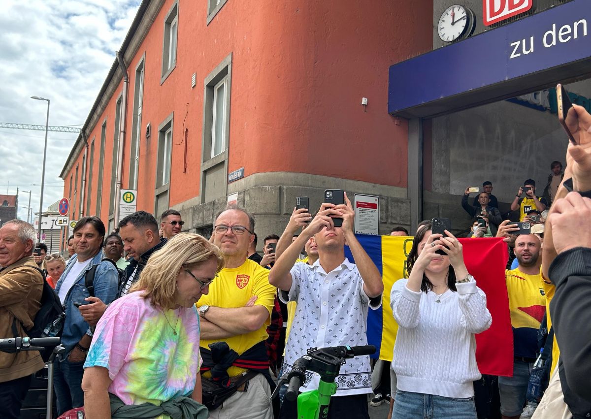 „Tricolorii” au descins în Munchen! Întâmpinați de zeci de români cu urale și cântece + Imagini elocvente cu Edi Iordănescu: apăsat și de ziua lui