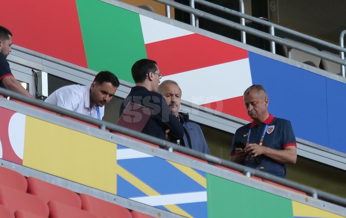 FRF, mână-n mână cu politicul și la Euro! » Burleanu n-a uitat cine l-a „uns” ca să ajungă șeful fotbalului românesc. Cadrele surprinse de reporterii GSP