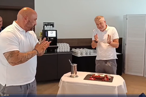Edi Iordănescu, sărbătorit cu tort în Germania