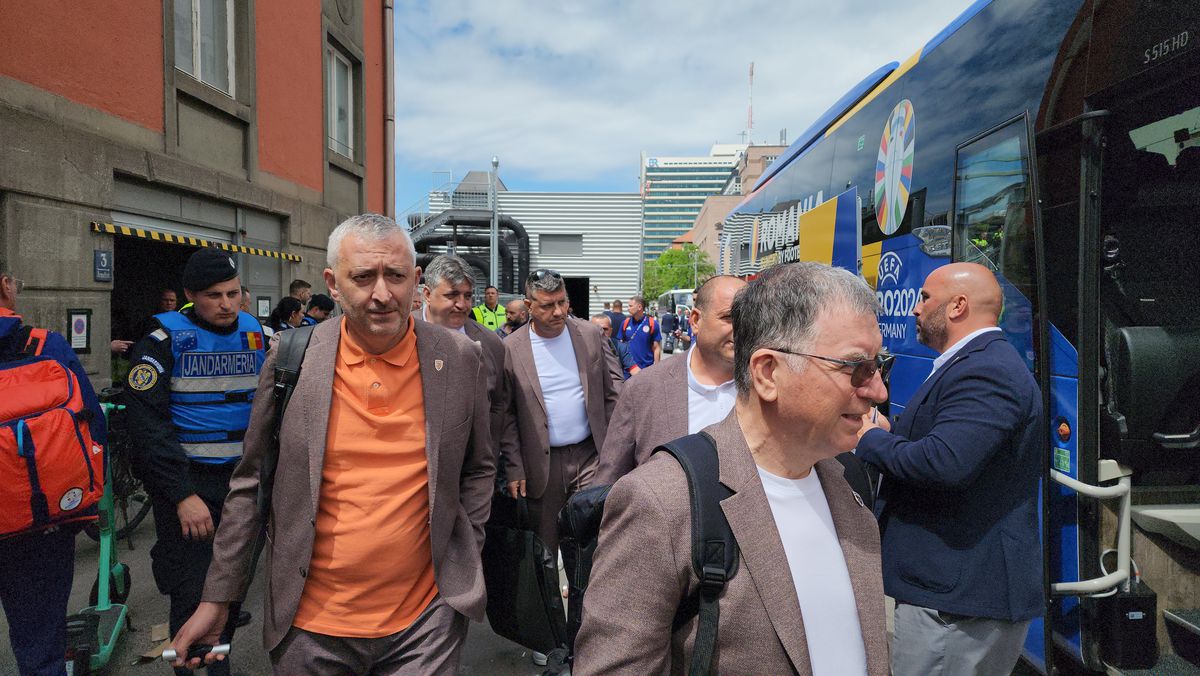 „Tricolorii” au descins în Munchen! Întâmpinați de zeci de români cu urale și cântece + Imagini elocvente cu Edi Iordănescu: apăsat și de ziua lui