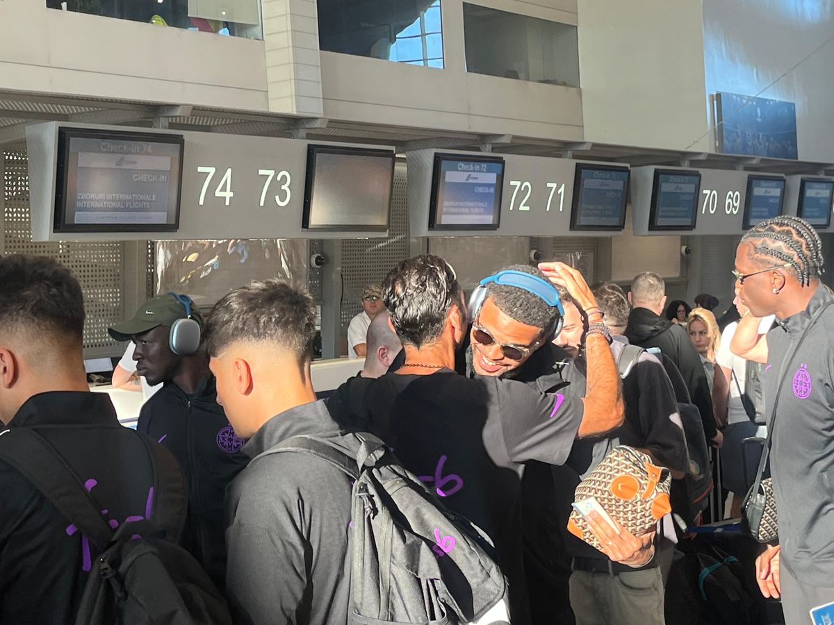 FCSB a plecat în cantonamentul din Olanda cu o ținută inedită » Cine a lipsit din lotul campioanei în afară de cei 4 care sunt convocați la Euro