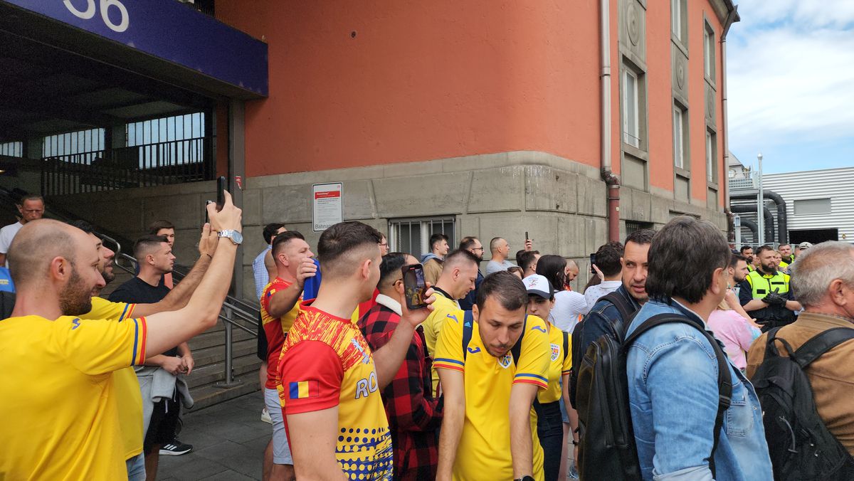 „Tricolorii” au descins în Munchen! Întâmpinați de zeci de români cu urale și cântece + Imagini elocvente cu Edi Iordănescu: apăsat și de ziua lui