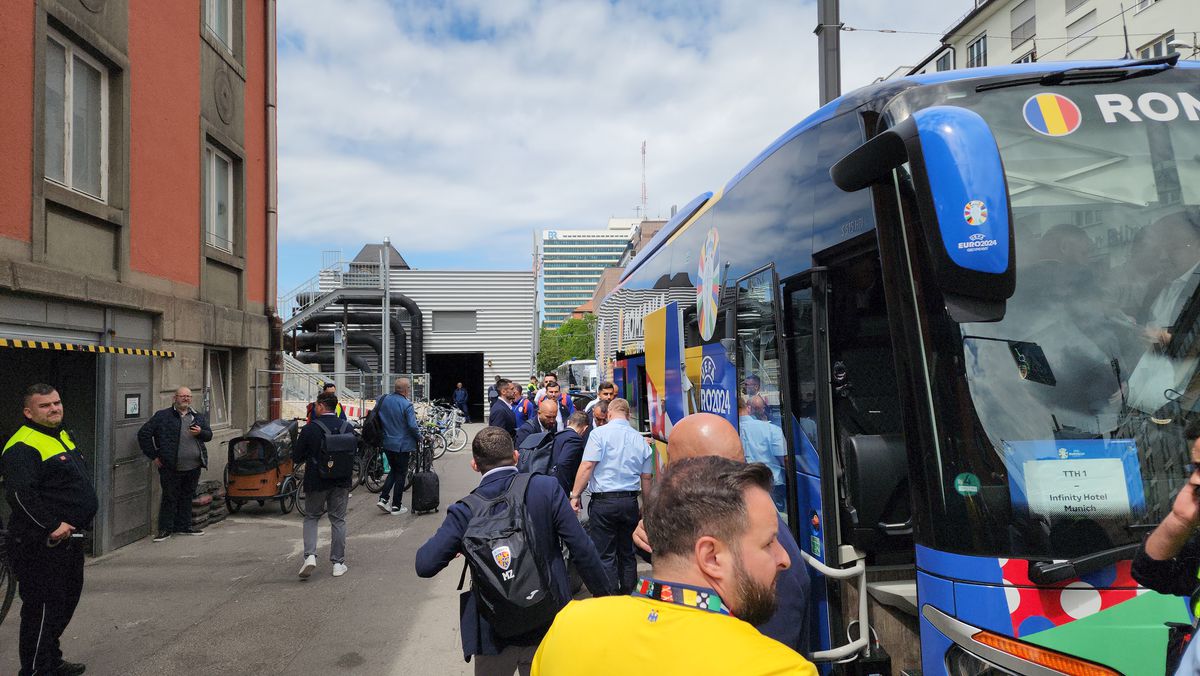 „Tricolorii” au descins în Munchen! Întâmpinați de zeci de români cu urale și cântece + Imagini elocvente cu Edi Iordănescu: apăsat și de ziua lui