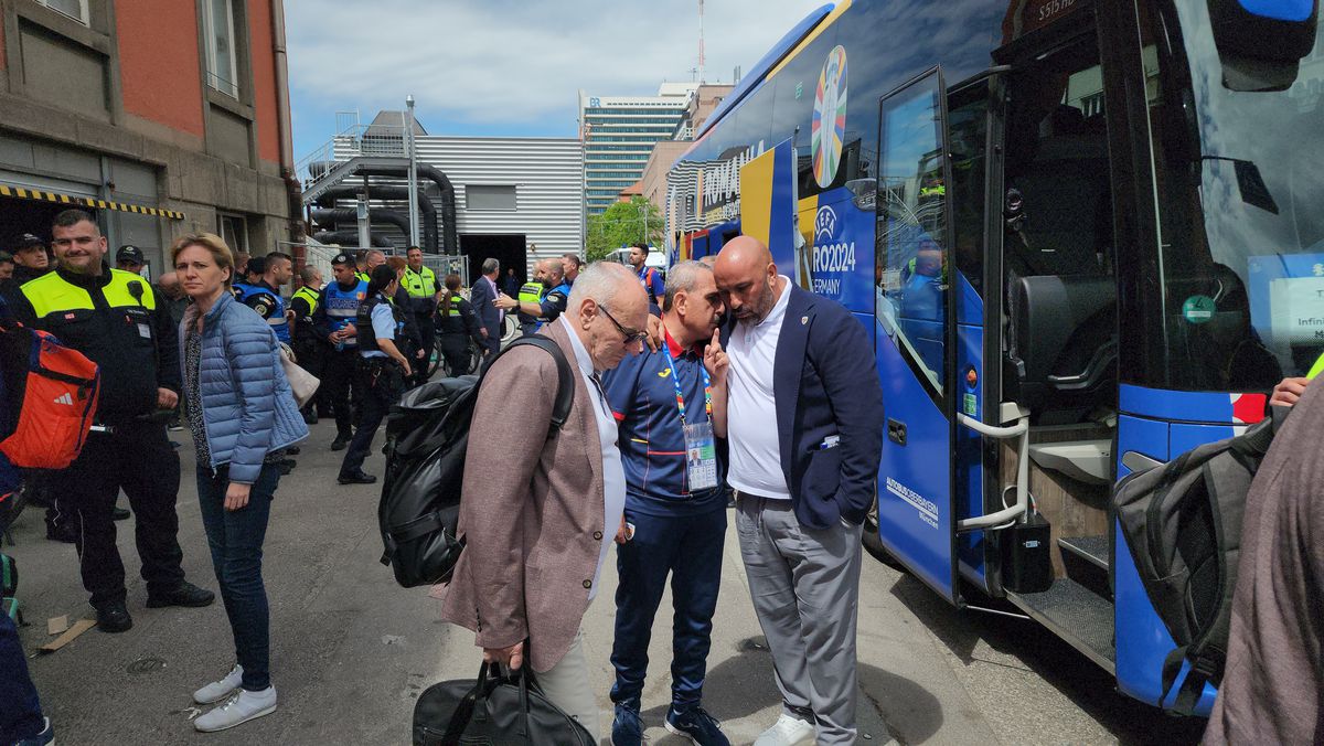 „Tricolorii” au descins în Munchen! Întâmpinați de zeci de români cu urale și cântece + Imagini elocvente cu Edi Iordănescu: apăsat și de ziua lui