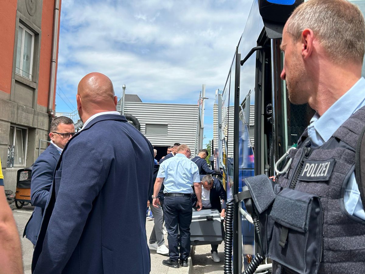 „Tricolorii” au descins în Munchen! Întâmpinați de zeci de români cu urale și cântece + Imagini elocvente cu Edi Iordănescu: apăsat și de ziua lui