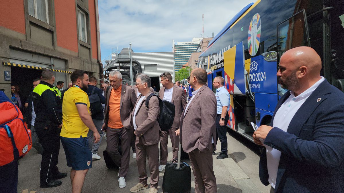 „Tricolorii” au descins în Munchen! Întâmpinați de zeci de români cu urale și cântece + Imagini elocvente cu Edi Iordănescu: apăsat și de ziua lui