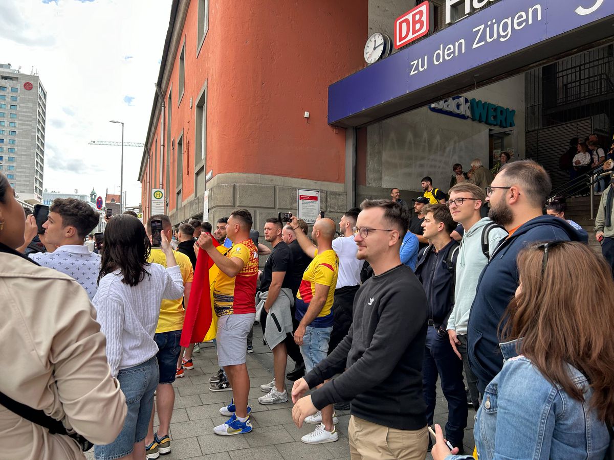 Naționala României a fost aşteptată de fani la gara din Munchen