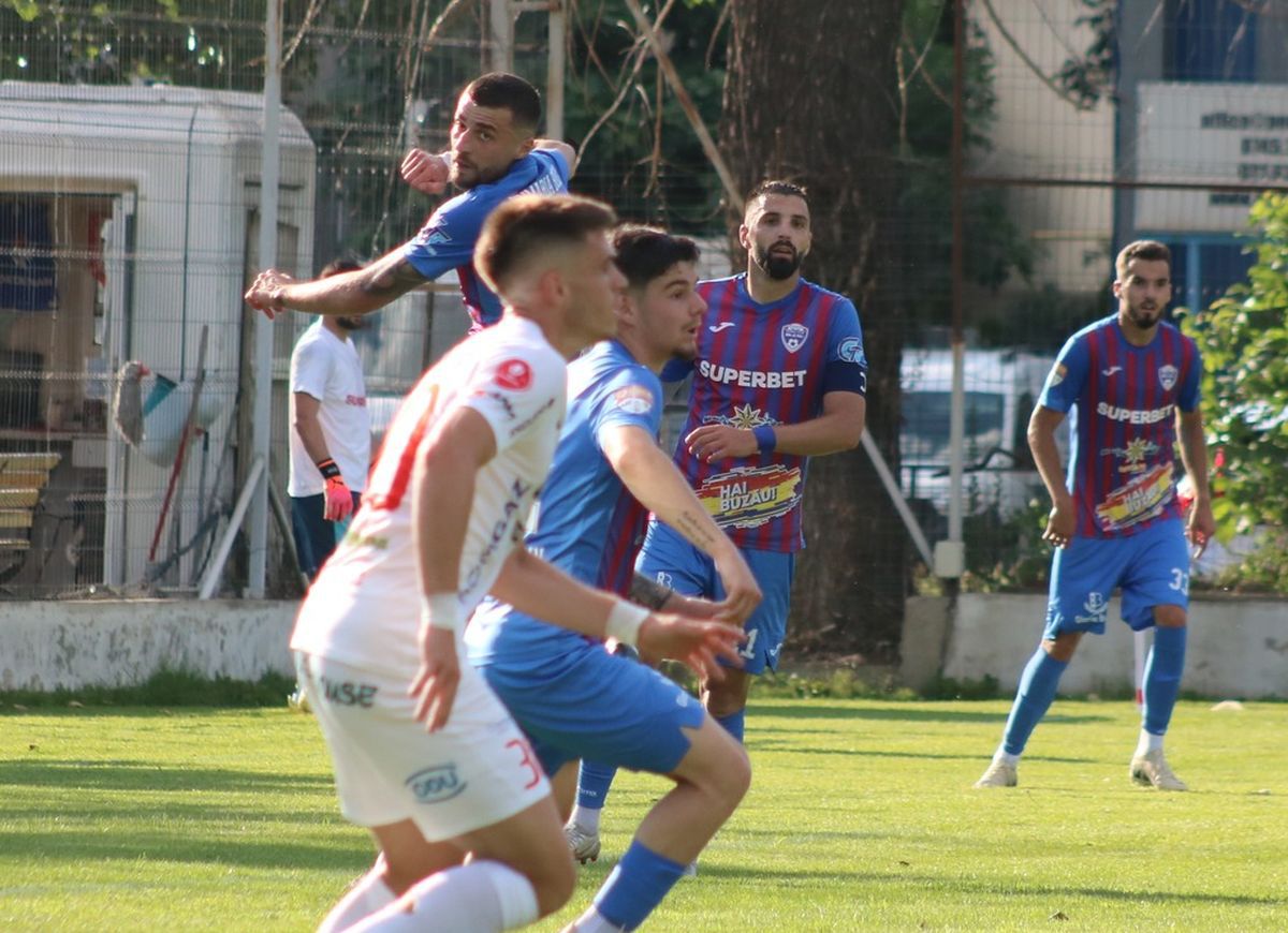 Imagini din amicalul Gloria Buzău - Hermannstadt 0-1