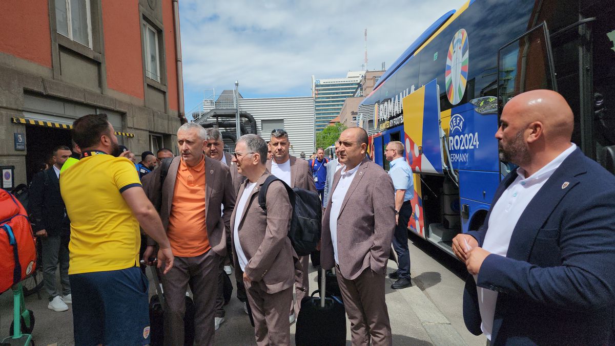 „Tricolorii” au descins în Munchen! Întâmpinați de zeci de români cu urale și cântece + Imagini elocvente cu Edi Iordănescu: apăsat și de ziua lui