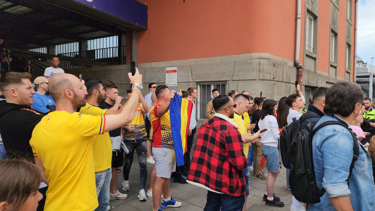 „Tricolorii” au descins în Munchen! Întâmpinați de zeci de români cu urale și cântece + Imagini elocvente cu Edi Iordănescu: apăsat și de ziua lui